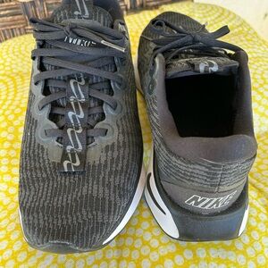 Nike Black and White Athletic Shoes with Cushioned Sole